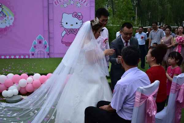 参加婚礼应该穿什么 参加婚礼穿衣讲究