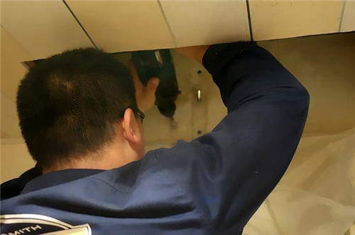 在墙上打孔的简易方法有哪些(图1)