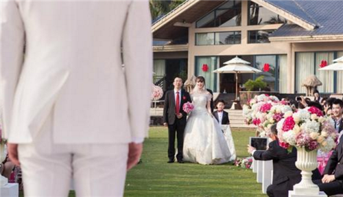 祝两位新婚快乐句子有哪些 参加婚礼要注意哪些(图3) 祝两位新婚快乐句子有哪些 参加婚礼要注意哪些(图3)