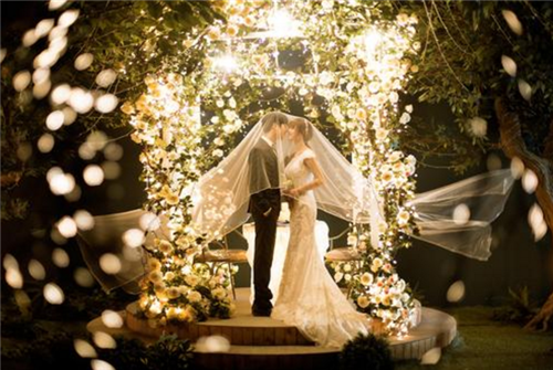 新娘结婚发朋友圈的句子 婚礼结束之后新娘会说些什么(图3) 新娘结婚发朋友圈的句子 婚礼结束之后新娘会说些什么(图3)