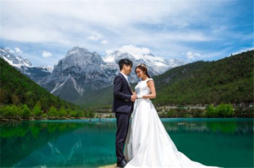 新娘结婚发朋友圈的句子 婚礼结束之后新娘会说些什么(图5) 新娘结婚发朋友圈的句子 婚礼结束之后新娘会说些什么(图5)