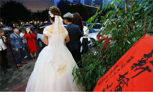 跨省结婚怎么办婚礼 异地结婚办酒席注意什么(图2) 跨省结婚怎么办婚礼 异地结婚办酒席注意什么(图2)