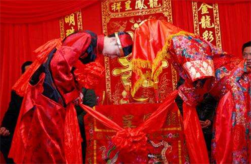两地隔得远怎么办婚礼 两地办婚礼有哪些忌讳(图4) 两地隔得远怎么办婚礼 两地办婚礼有哪些忌讳(图4)