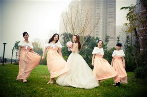 婚礼当天具体流程 如何挑选伴郎伴娘(图6) 婚礼当天具体流程 如何挑选伴郎伴娘(图6)