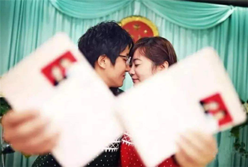 领结婚证的说说有哪些 领结婚证要哪些手续(图2) 领结婚证的说说有哪些 领结婚证要哪些手续(图2)