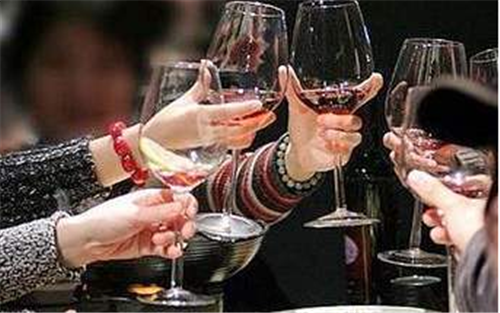 酒桌上的敬酒词 酒桌上有哪些礼仪(图5) 酒桌上的敬酒词 酒桌上有哪些礼仪(图5)