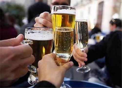 酒桌上的敬酒词 酒桌上有哪些礼仪(图7) 酒桌上的敬酒词 酒桌上有哪些礼仪(图7)