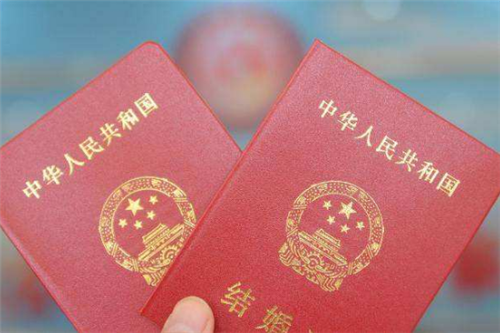 拍结婚照多少钱 结婚证穿衣禁忌(图1) 拍结婚照多少钱 结婚证穿衣禁忌(图1)