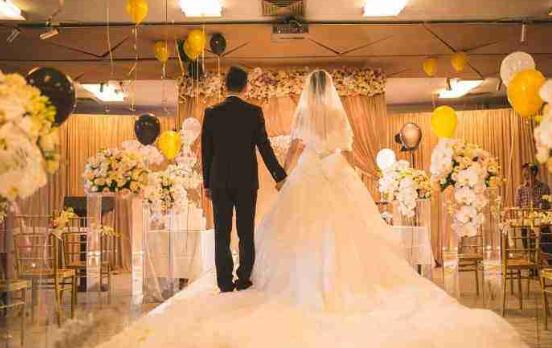 二婚婚纱穿什么颜色 婚当天穿什么衣服合适(图3) 二婚婚纱穿什么颜色 婚当天穿什么衣服合适(图3)