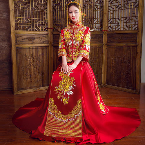中式婚礼穿的衣服叫什么 中式婚礼凤冠霞帔大概多少钱(图2) 中式婚礼穿的衣服叫什么 中式婚礼凤冠霞帔大概多少钱(图2)