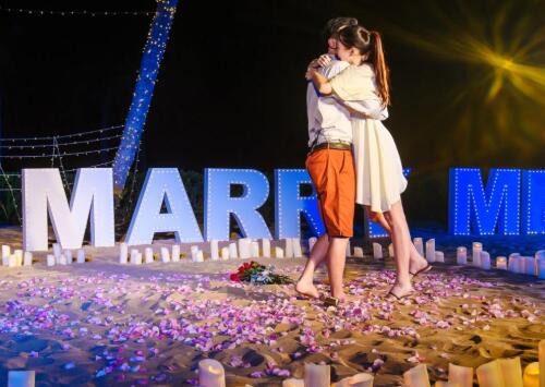如何求婚才浪漫 求婚钻戒一般多少钱合适(图2) 如何求婚才浪漫 求婚钻戒一般多少钱合适(图2)