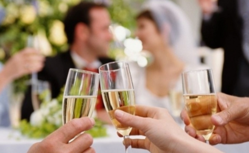 订婚宴敬酒时说什么显得简单大方 订婚宴敬酒需要注意哪些(图4) 订婚宴敬酒时说什么显得简单大方 订婚宴敬酒需要注意哪些(图4)