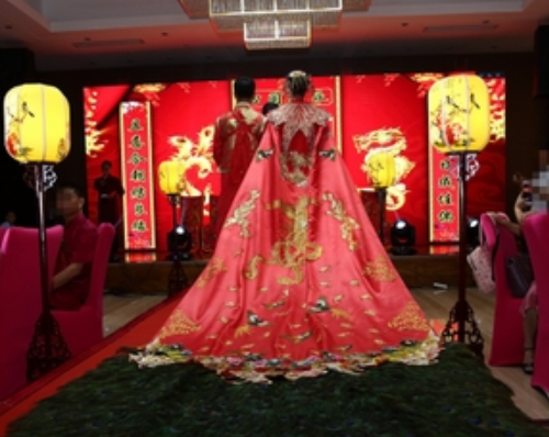 中式婚礼服装叫什么 中式和西式婚礼哪个贵(图3) 中式婚礼服装叫什么 中式和西式婚礼哪个贵(图3)