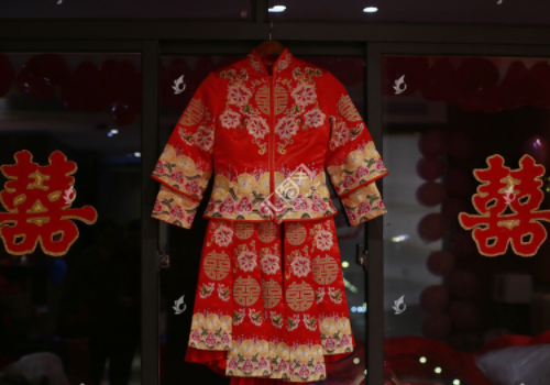 中式婚礼服装叫什么 中式和西式婚礼哪个贵