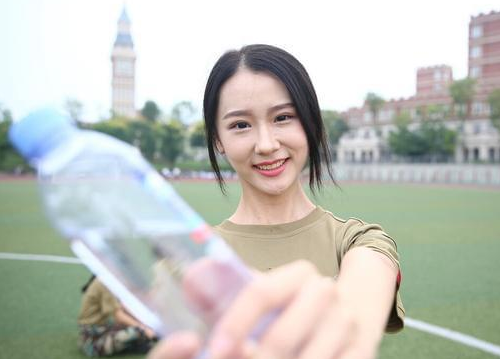 学历低漂亮的女孩能娶吗 为什么学历低的人都很难沟通(图1) 学历低漂亮的女孩能娶吗 为什么学历低的人都很难沟通(图1)