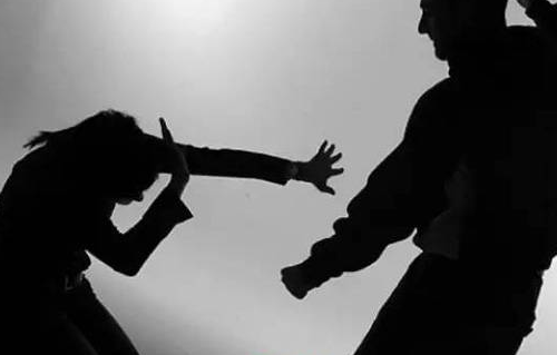 被父亲家暴了应该怎么办 什么条件会认定为家庭暴力(图3) 被父亲家暴了应该怎么办 什么条件会认定为家庭暴力(图3)
