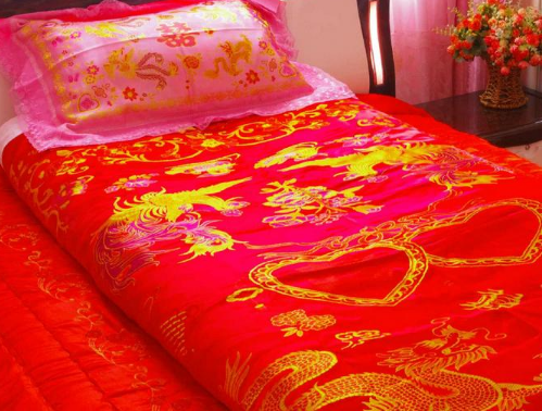 结婚被子送人对谁不好 结婚被子可以送给娘家吗(图2) 结婚被子送人对谁不好 结婚被子可以送给娘家吗(图2)