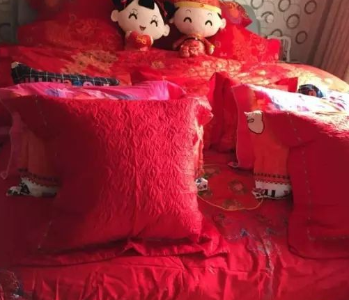 结婚被子送人对谁不好 结婚被子可以送给娘家吗(图4) 结婚被子送人对谁不好 结婚被子可以送给娘家吗(图4)
