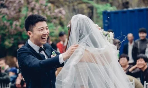 婚礼新郎10问十答有哪些 好玩的9个接亲堵门游戏有哪些