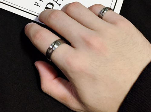 未婚戒指戴哪个手指男 男士戴什么戒指好看(图3) 未婚戒指戴哪个手指男 男士戴什么戒指好看(图3)