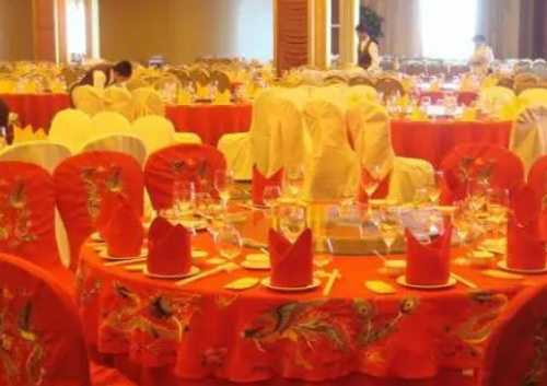 女方单独办酒席要请婚庆吗 女方家单独办婚礼流程有哪些(图2) 女方单独办酒席要请婚庆吗 女方家单独办婚礼流程有哪些(图2)