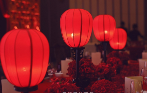结婚穿的中式礼服叫啥 为什么说秀禾服不吉利(图3) 结婚穿的中式礼服叫啥 为什么说秀禾服不吉利(图3)