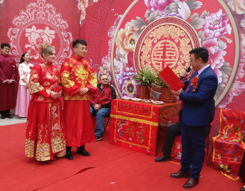 结婚穿的中式礼服叫啥 为什么说秀禾服不吉利(图4) 结婚穿的中式礼服叫啥 为什么说秀禾服不吉利(图4)