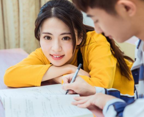 暗示女生我喜欢你 女生对你有好感的征兆(图4) 暗示女生我喜欢你 女生对你有好感的征兆(图4)
