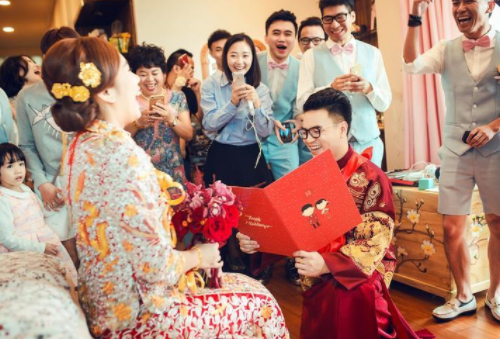 闹洞房的四言八句怎么说 闹洞房的玩法有哪些(图2) 闹洞房的四言八句怎么说 闹洞房的玩法有哪些(图2)