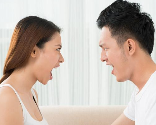 与前妻纠缠不清的男人的心理 前夫还在乎前妻的表现(图1) 与前妻纠缠不清的男人的心理 前夫还在乎前妻的表现(图1)
