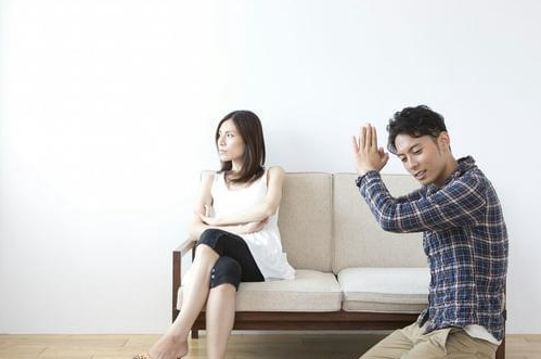 与前妻纠缠不清的男人的心理 前夫还在乎前妻的表现(图2) 与前妻纠缠不清的男人的心理 前夫还在乎前妻的表现(图2)