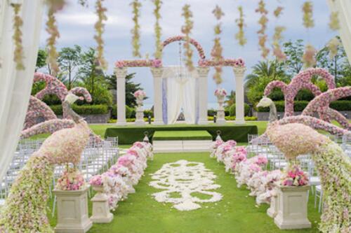 草坪婚礼怎么办 草坪婚礼吃饭怎么解决(图1) 草坪婚礼怎么办 草坪婚礼吃饭怎么解决(图1)