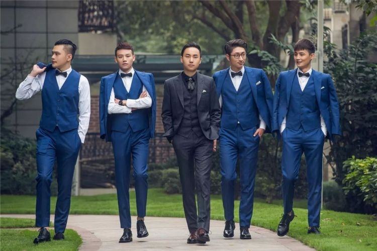 结婚黑色西装配什么颜色的领带 结婚打领带好还是打领结好(图2) 结婚黑色西装配什么颜色的领带 结婚打领带好还是打领结好(图2)