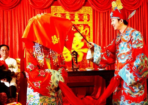 新娘穿的衣服叫什么 新娘如何挑选适合自己的婚纱(图3) 新娘穿的衣服叫什么 新娘如何挑选适合自己的婚纱(图3)