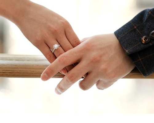订婚戒指买多少钱合适 一般订婚买金戒指还是钻戒(图4)