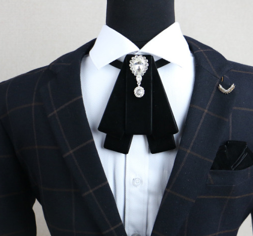 伴郎领结和新郎一样吗 伴郎衣服和新郎区别(图2) 伴郎领结和新郎一样吗 伴郎衣服和新郎区别(图2)