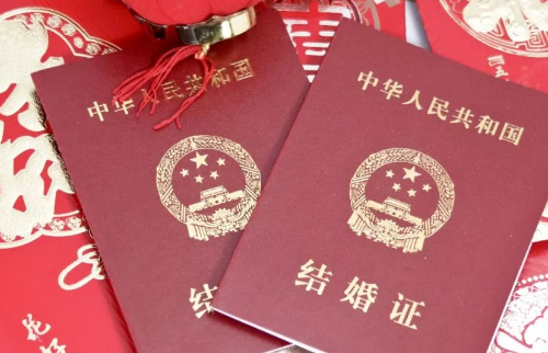 婚前房产卖了过户要结婚证吗  婚前房产过户需要配偶去吗