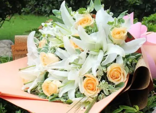 情人节送花送什么花 情人节除了送花还能送什么礼物(图4) 情人节送花送什么花 情人节除了送花还能送什么礼物(图4)