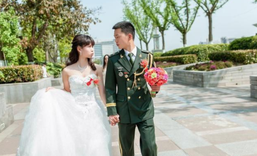 军官好找女朋友吗 军官一般都娶了哪些人(图1) 军官好找女朋友吗 军官一般都娶了哪些人(图1)