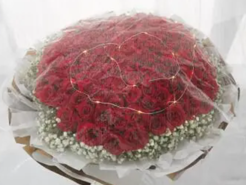 玫瑰花52朵代表什么 52朵玫瑰卡片怎么写(图3) 玫瑰花52朵代表什么 52朵玫瑰卡片怎么写(图3)