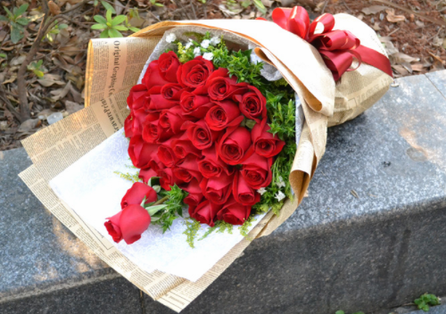 玫瑰花52朵代表什么 52朵玫瑰卡片怎么写(图1) 玫瑰花52朵代表什么 52朵玫瑰卡片怎么写(图1)