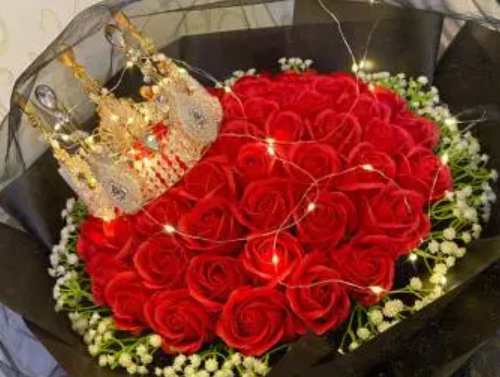 玫瑰花52朵代表什么 52朵玫瑰卡片怎么写(图4) 玫瑰花52朵代表什么 52朵玫瑰卡片怎么写(图4)