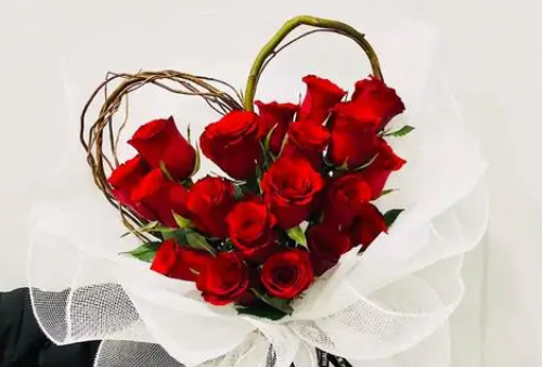 玫瑰花52朵代表什么 52朵玫瑰卡片怎么写(图2) 玫瑰花52朵代表什么 52朵玫瑰卡片怎么写(图2)