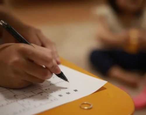月收入10000抚养费多少 支付抚养费的金额要考虑哪些因素(图2) 月收入10000抚养费多少 支付抚养费的金额要考虑哪些因素(图2)