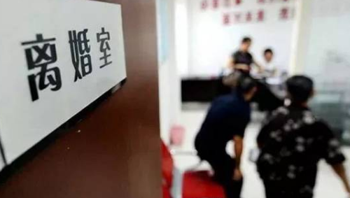 离婚怎么让男的净身出户 离婚什么情况下会净身出户(图1) 离婚怎么让男的净身出户 离婚什么情况下会净身出户(图1)