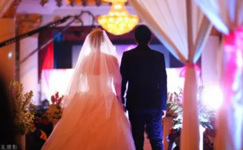 该不该陪男友参加婚礼 带男朋友要加份子钱吗(图4) 该不该陪男友参加婚礼 带男朋友要加份子钱吗(图4)
