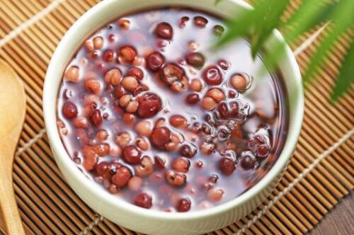 坐月子可以喝红豆薏米水吗 坐月子喝红豆薏米水能减肥吗(图2) 坐月子可以喝红豆薏米水吗 坐月子喝红豆薏米水能减肥吗(图2)