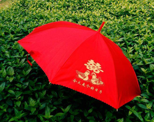 结婚的红伞怎么处理 结婚的红伞有什么禁忌(图1) 结婚的红伞怎么处理 结婚的红伞有什么禁忌(图1)