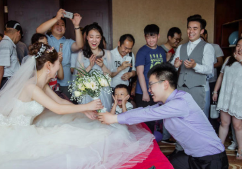 新郎领带什么颜色合适 结婚新郎忌穿什么颜色(图3) 新郎领带什么颜色合适 结婚新郎忌穿什么颜色(图3)