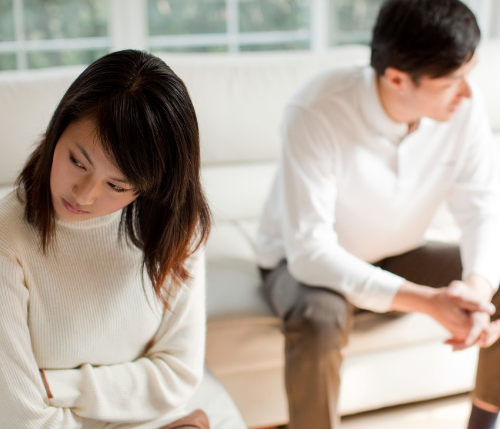 老公不爱我,也不愿离婚怎么办 老公主动承认出轨代表什么(图2) 老公不爱我,也不愿离婚怎么办 老公主动承认出轨代表什么(图2)